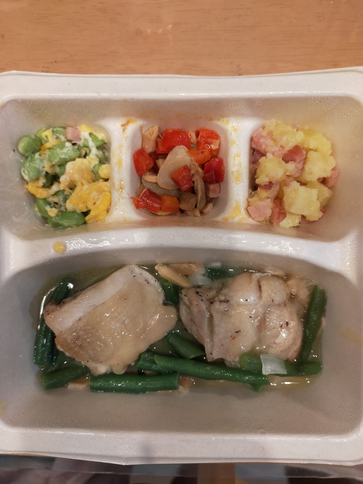 ナッシュ（若鳥を使ったお弁当の写真）